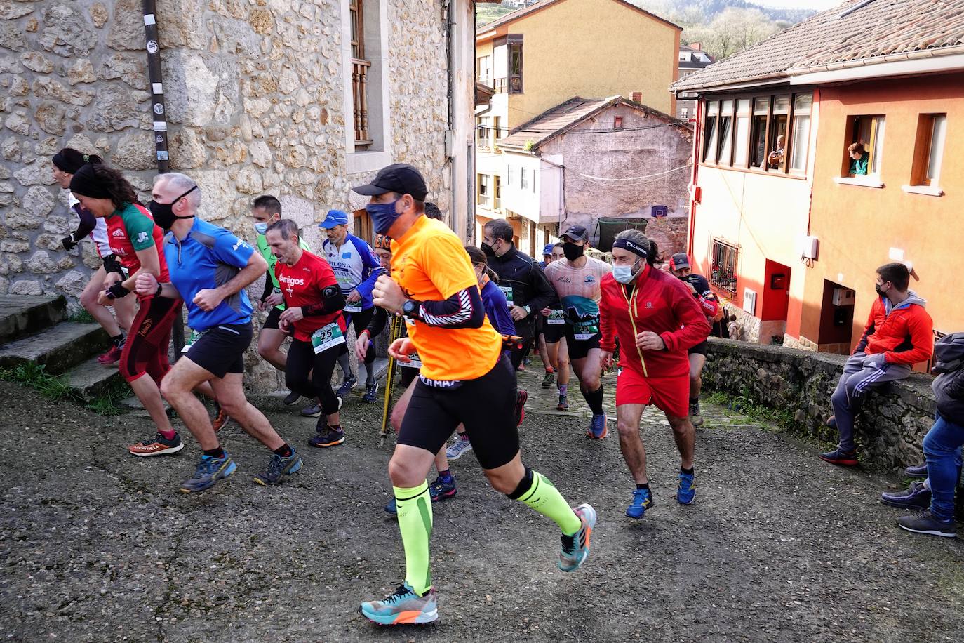Dimas Pereira se impone en el Cayón Trail de Infiesto, una carrera que sigue siendo «el plan favoristo» de los corredores de la región.