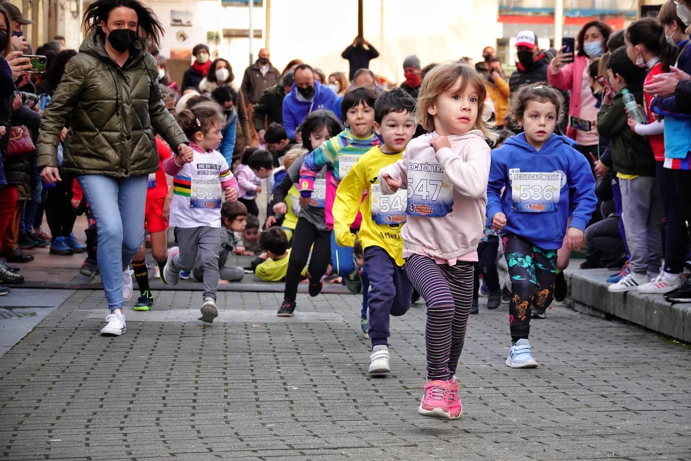 Dimas Pereira se impone en el Cayón Trail de Infiesto, una carrera que sigue siendo «el plan favoristo» de los corredores de la región.