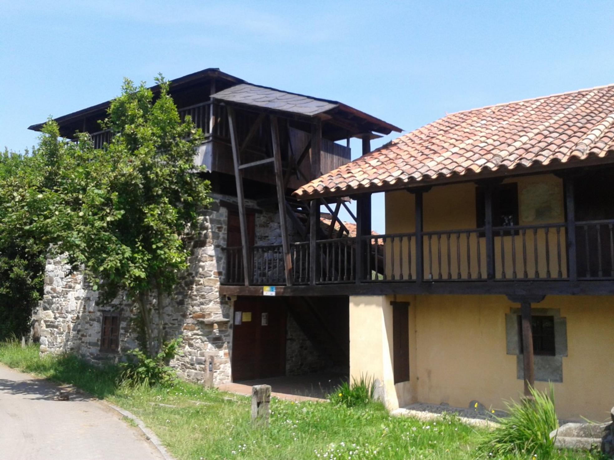 La casa y la panera del Padre Galo.