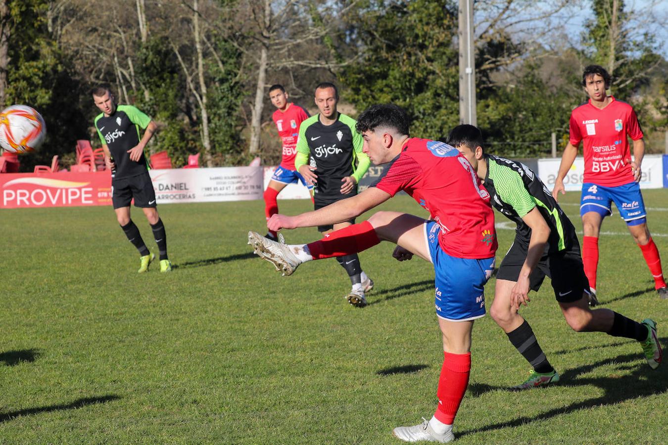 Fotos: Las mejores jugadas del Colunga - Sporting B