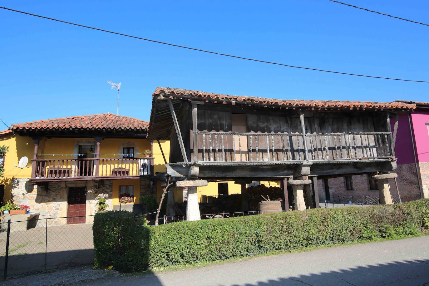 Una selección de pueblos medievales asturianos que permite recorrer los paisajes con más historia del Principado | En la imagen, Corao (Cangas de Onís)