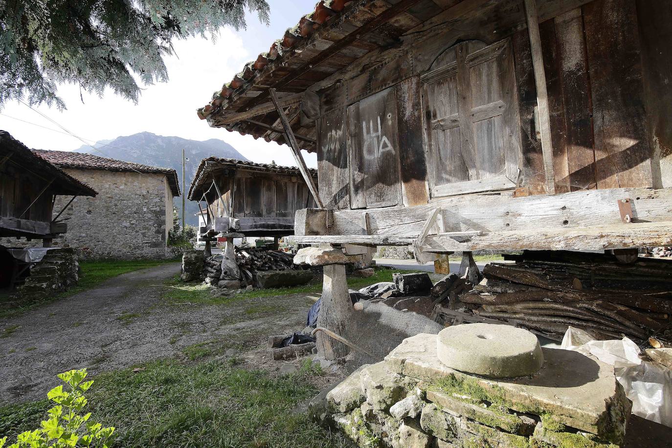 Una selección de pueblos medievales asturianos que permite recorrer los paisajes con más historia del Principado | En la imagen, Espinaréu (Piloña)