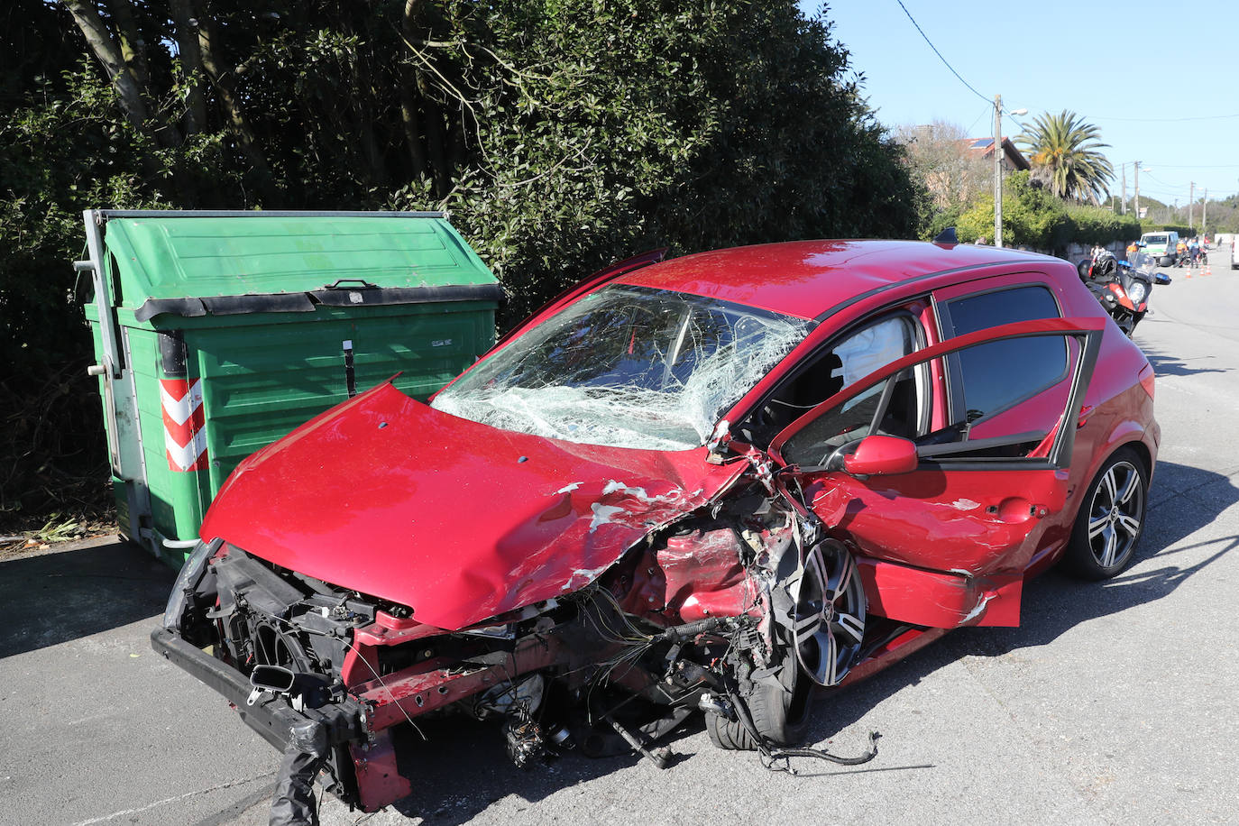 Fotos: Un accidente en la carretera de La Providencia deja tres heridos