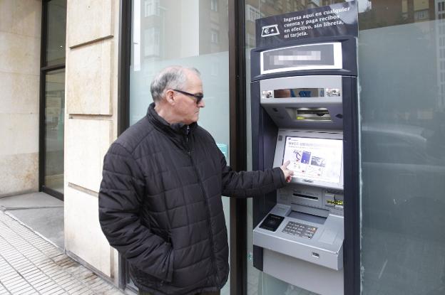 «Es vergonzoso lo que está pasando con la gente mayor, estamos cabreados»