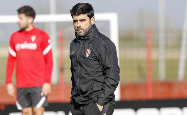 David Gallego durante un entrenamiento del Sporting. 