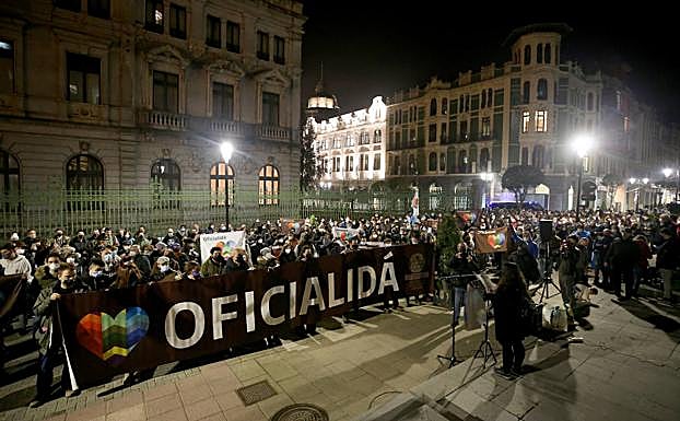 Melania Álvarez asegura que el Principado «no gobierna a golpe de informes»