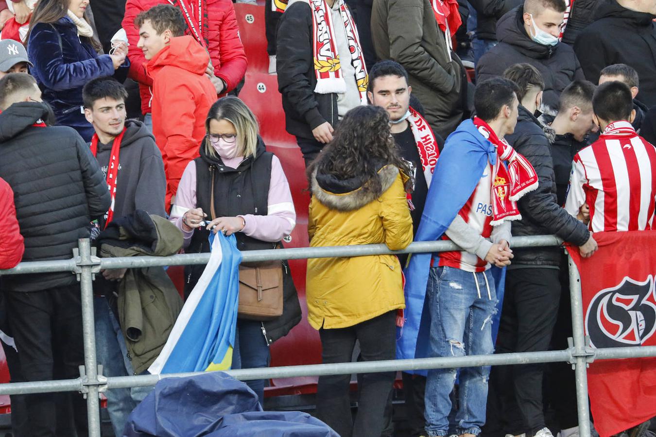 Fotos: ¿Estuviste en el Mirandés - Sporting? ¡Búscate!