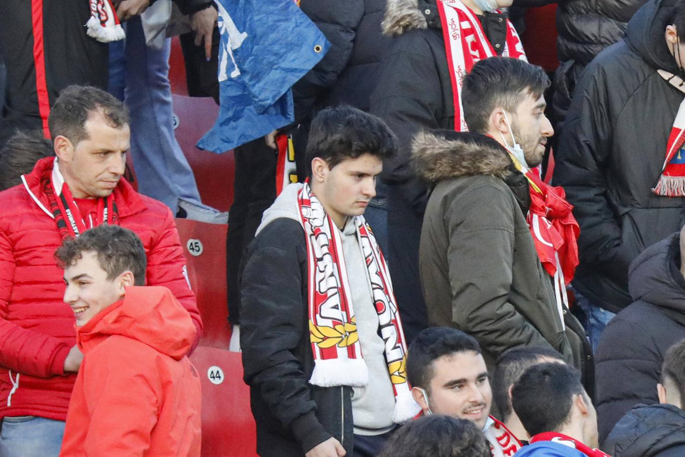 Fotos: ¿Estuviste en el Mirandés - Sporting? ¡Búscate!