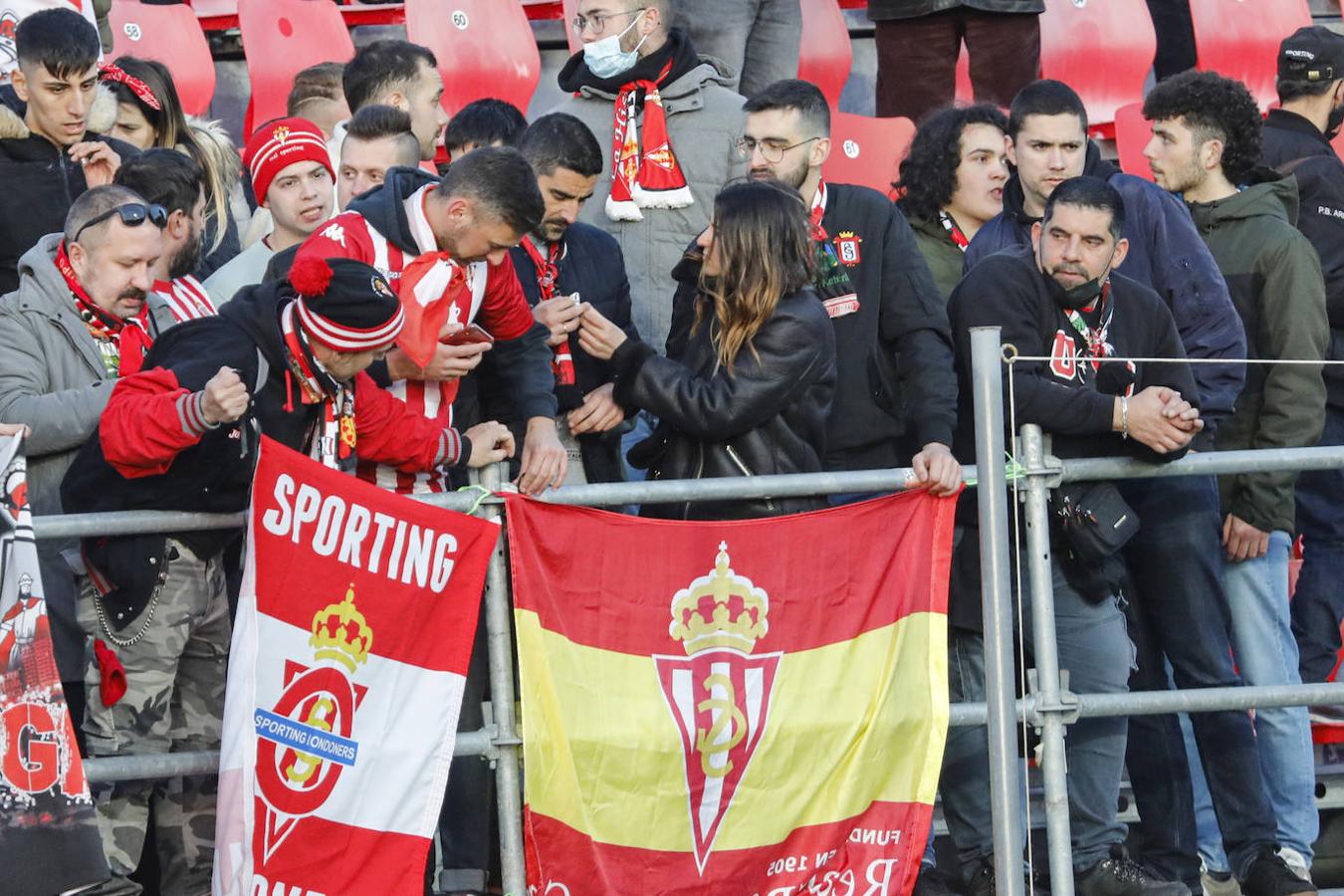 Fotos: ¿Estuviste en el Mirandés - Sporting? ¡Búscate!