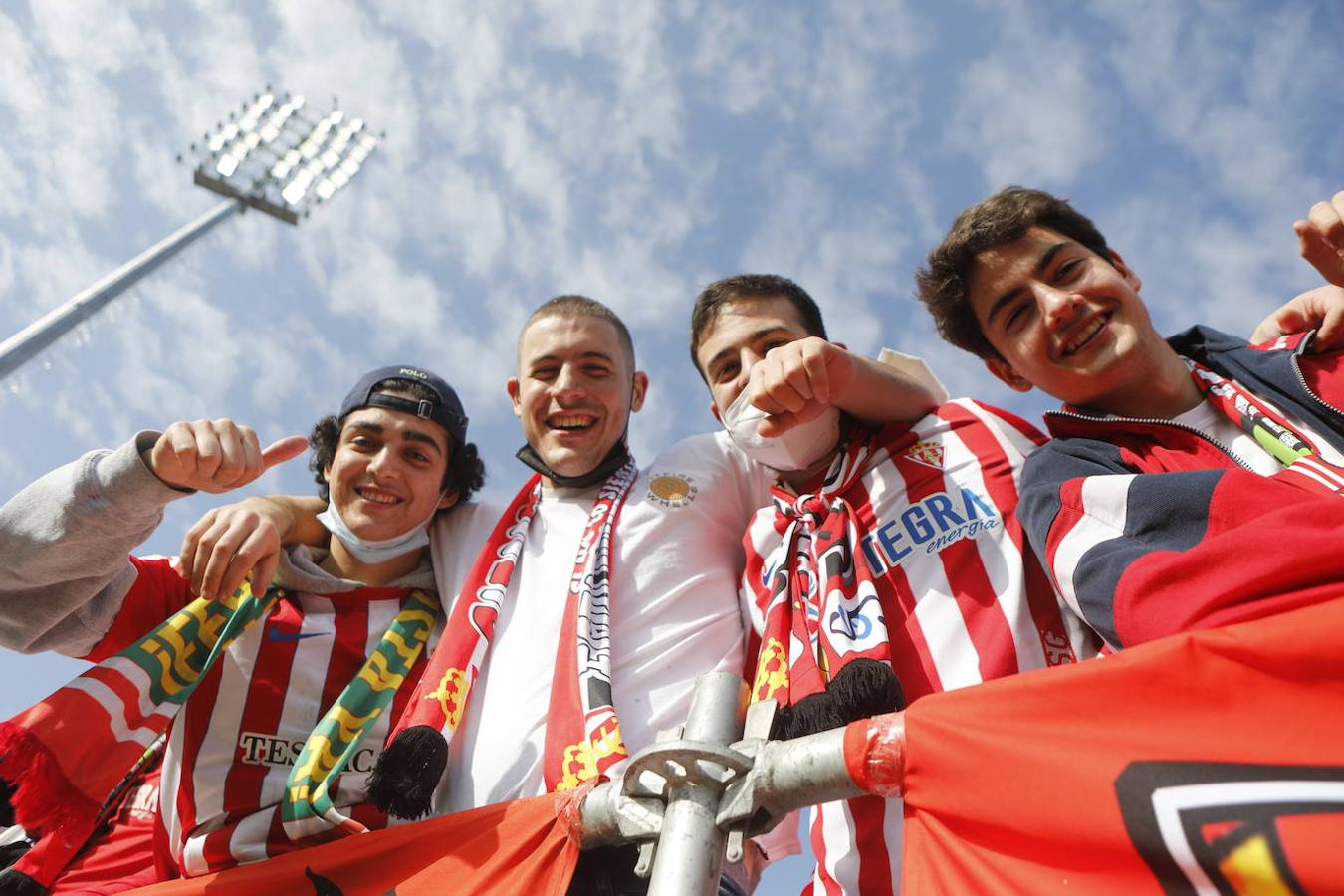 Fotos: ¿Estuviste en el Mirandés - Sporting? ¡Búscate!