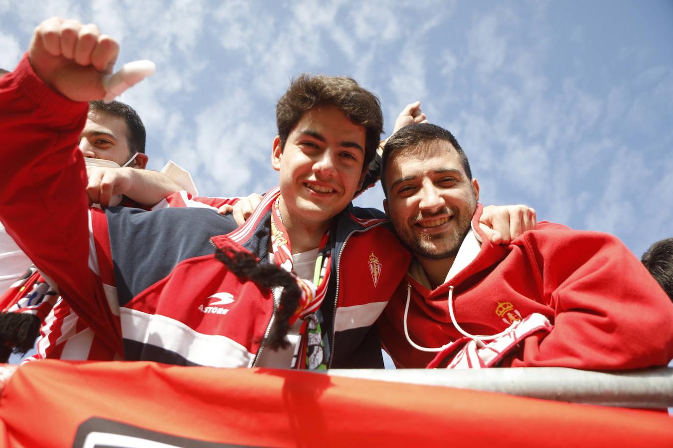 Fotos: ¿Estuviste en el Mirandés - Sporting? ¡Búscate!