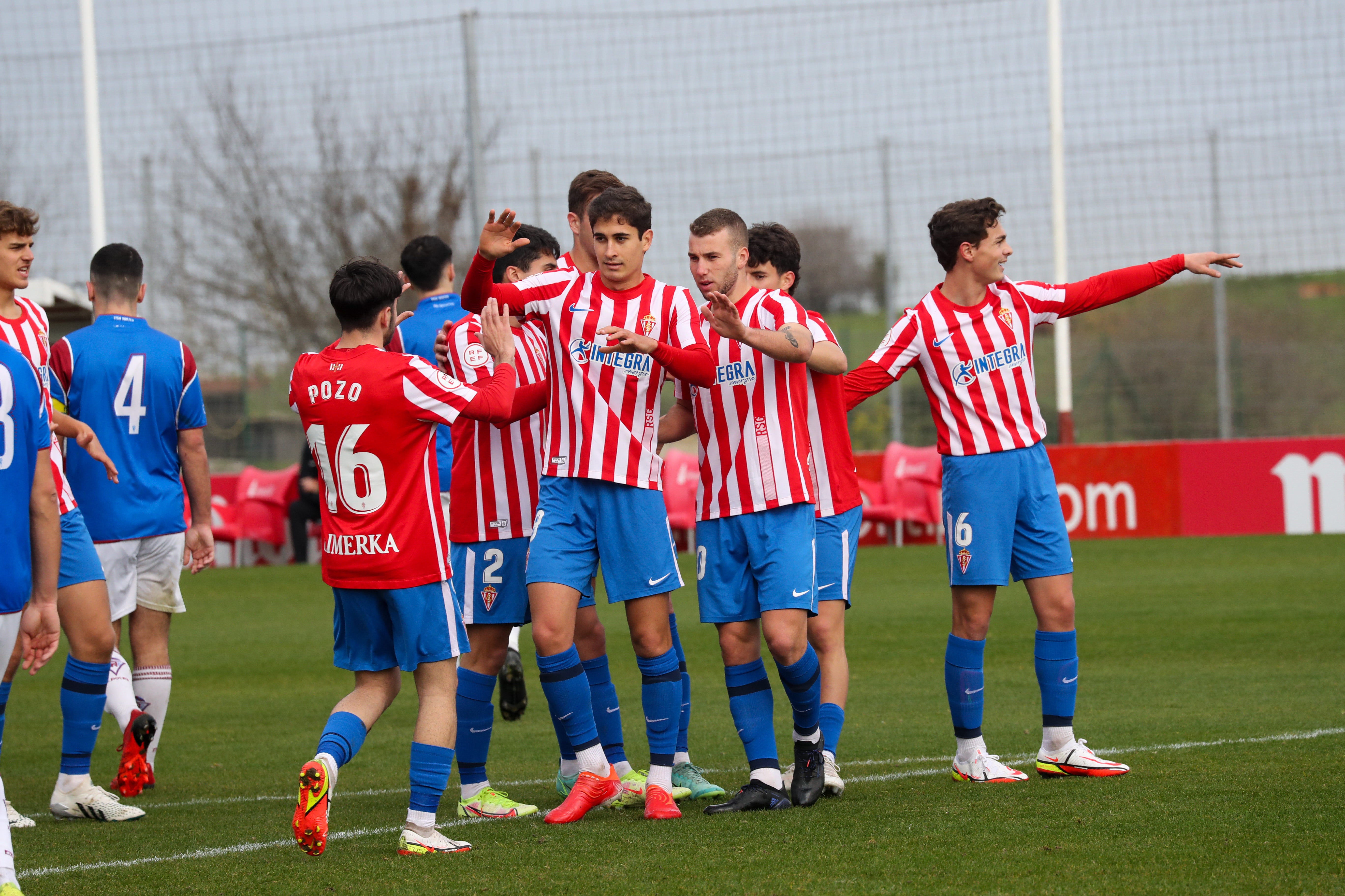 Fotos: Las mejores jugadas del Sporting B - Roces (6-0)