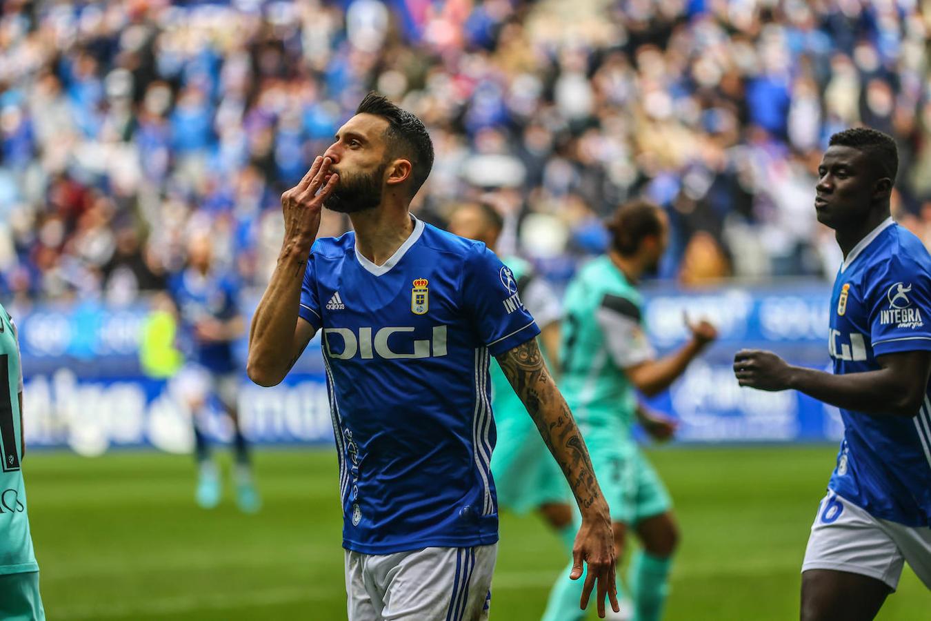 Fotos: Las mejores jugadas entre el Real Oviedo y el Huesca (3-3)