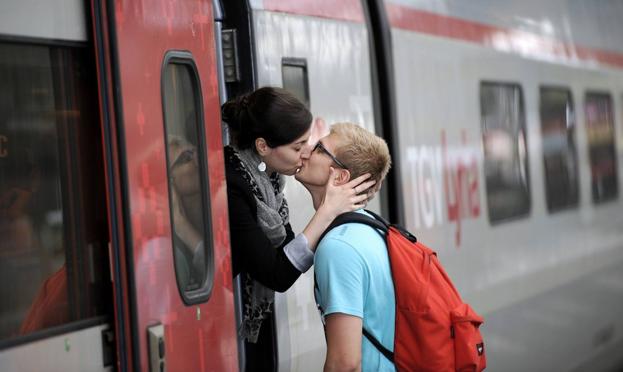 Sonmuchas las parejas que no conviven hoy en día por diferentes motivos 