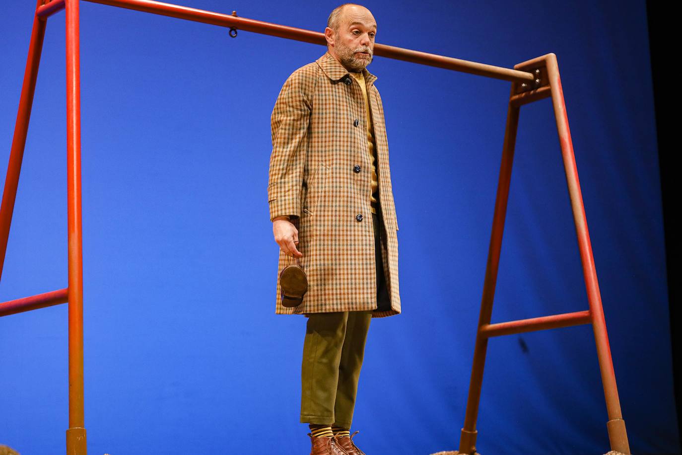  Los más pequeños de la casa continúan disfrutando de las espectaculares representaciones de Fetén, que llenan de emoción cada escenario, como la Colegiata, la Laboral o el Jovellanos.