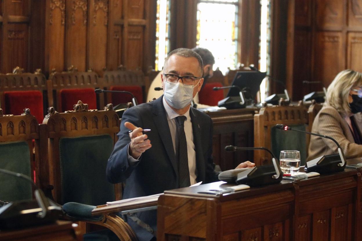 Pablo Fernández Muñiz, ayer, durante su comparecencia en la Comisión de Salud en la Junta. 