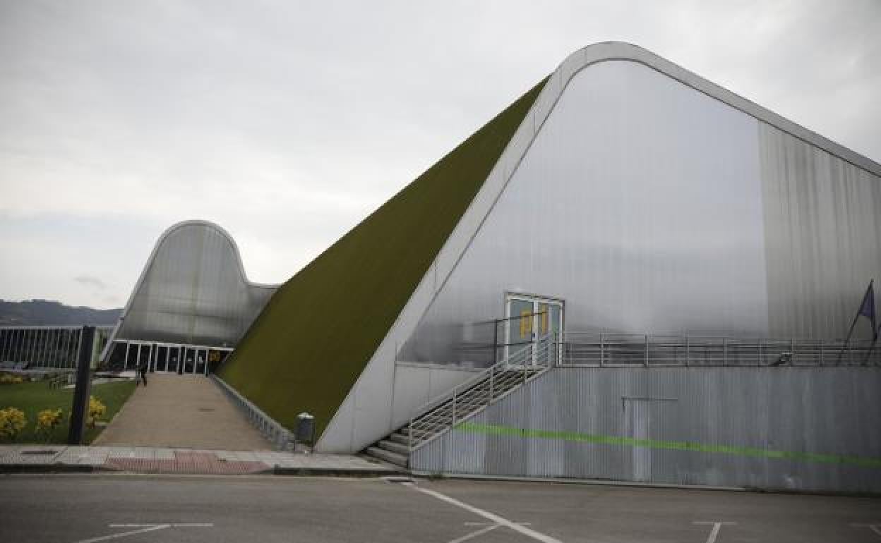 Fachada del polideportivo Juan Carlos Beiro