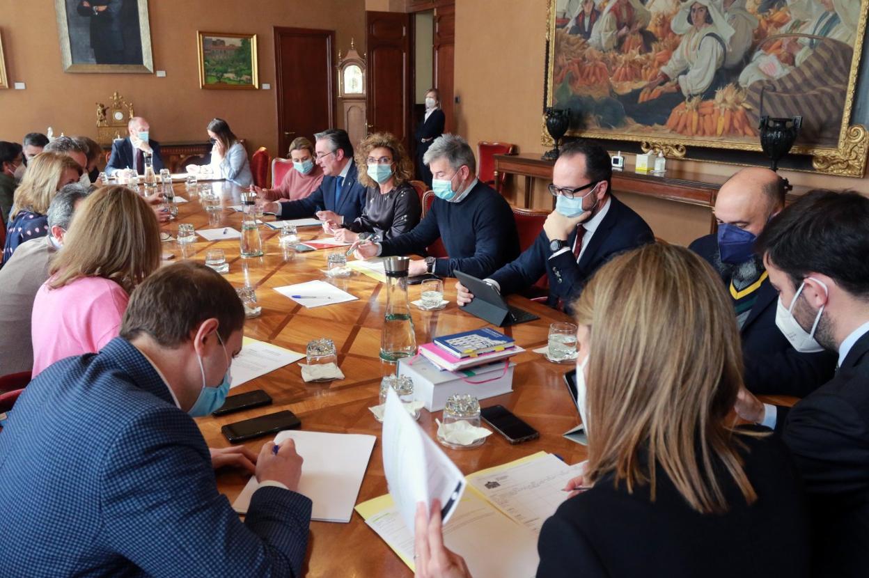 La Junta de Portavoces, reunida ayer en el Parlamento asturiano. 