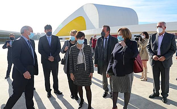 La ministra de Política Territorial, Isabel Rodríguez, a su llegada al centro Niemeyer de Avilés.