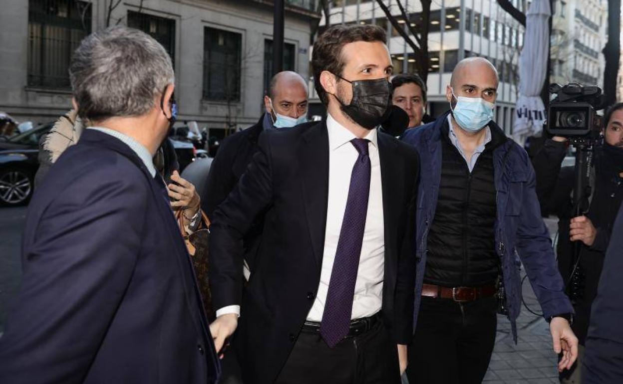 El presidente del PP, Pablo Casado, llega a la sede de Cope, este viernes.
