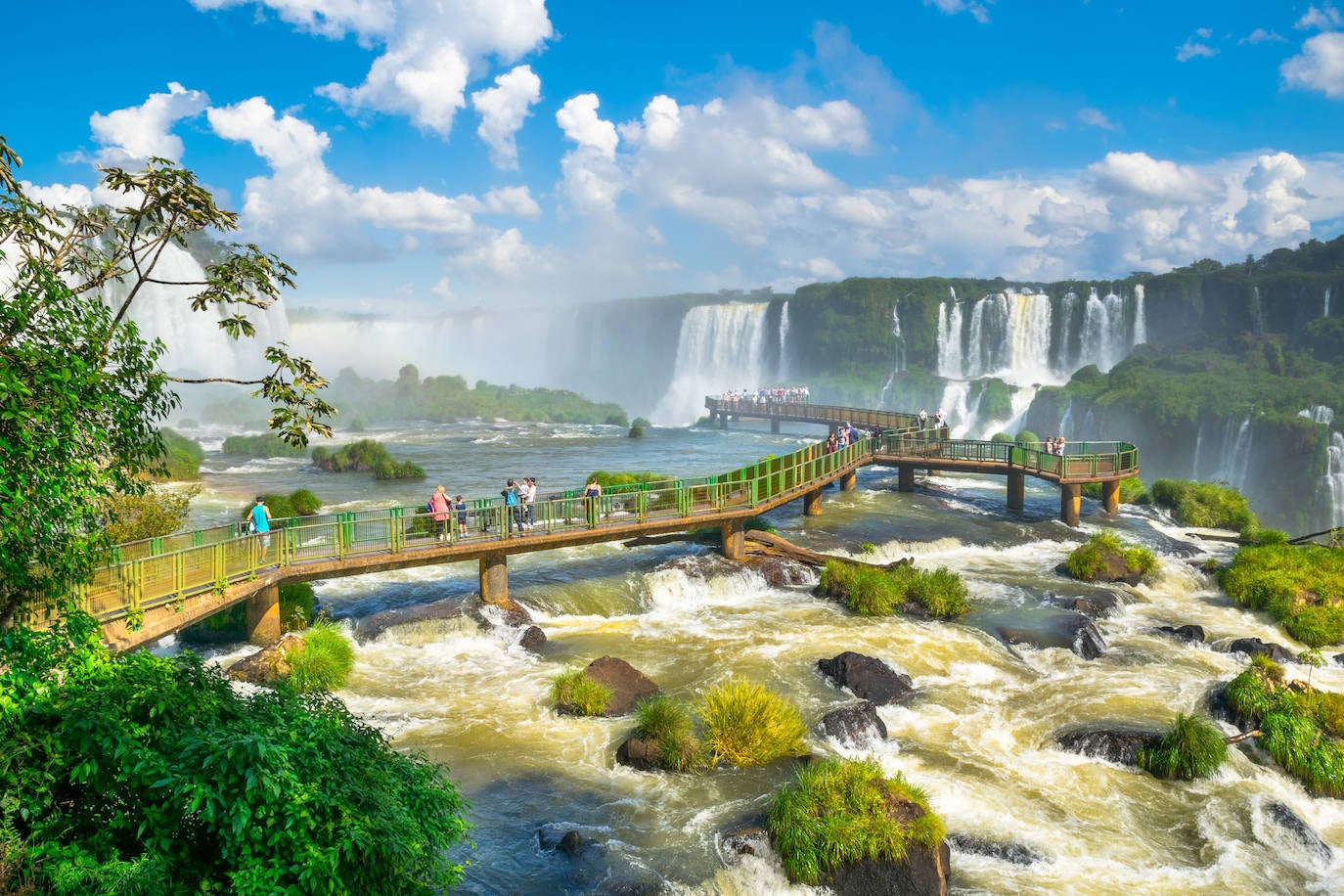 Recorrido por algunos de los saltos de agua más increíbles del planeta | En la imagen, cataratas del Iguazú, entre Brasil y Argentina