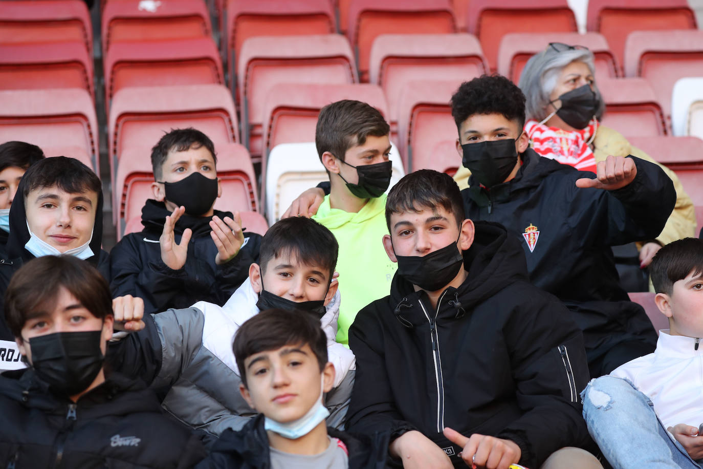 Fotos: ¿Estuviste en el Sporting-Ponferradina? ¡Búscate!