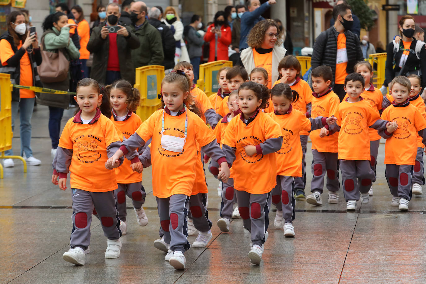 52 concejos de la región se visten de naranja en una carrera colectiva contra el cáncer infantil, organizada por la Asociación Galbán. El objetivo, recaudar fondos para promover la investigación bajo el lema «Una mejor supervivencia es posible». 