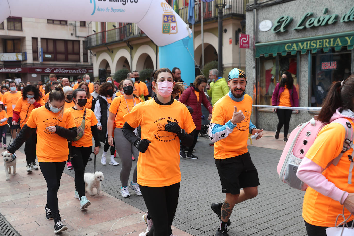 52 concejos de la región se visten de naranja en una carrera colectiva contra el cáncer infantil, organizada por la Asociación Galbán. El objetivo, recaudar fondos para promover la investigación bajo el lema «Una mejor supervivencia es posible». 