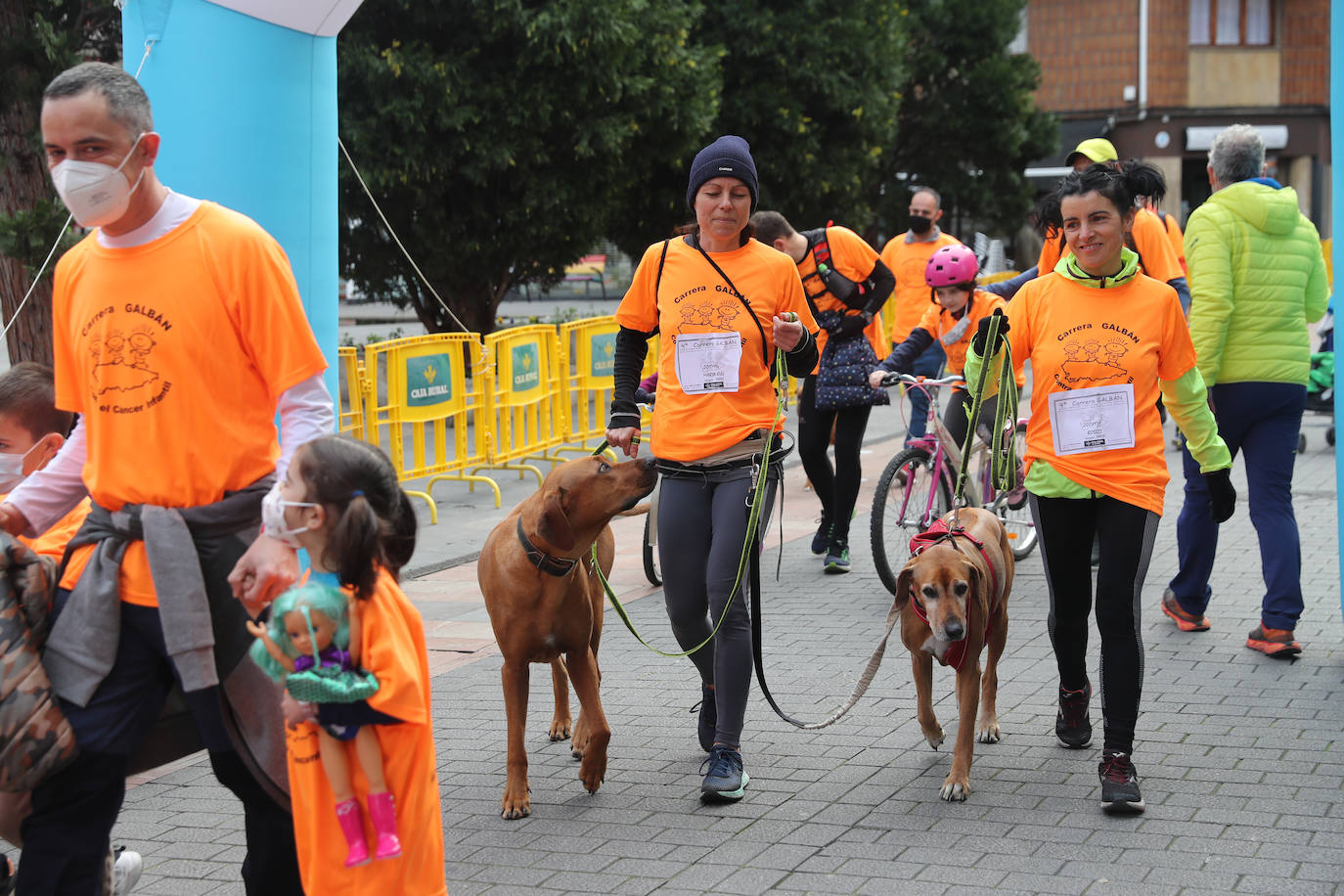 52 concejos de la región se visten de naranja en una carrera colectiva contra el cáncer infantil, organizada por la Asociación Galbán. El objetivo, recaudar fondos para promover la investigación bajo el lema «Una mejor supervivencia es posible». 