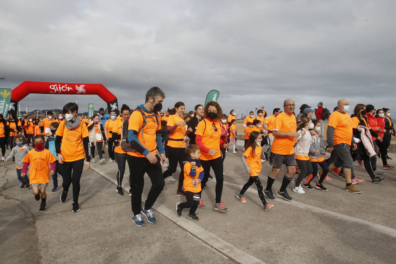 52 concejos de la región se visten de naranja en una carrera colectiva contra el cáncer infantil, organizada por la Asociación Galbán. El objetivo, recaudar fondos para promover la investigación bajo el lema «Una mejor supervivencia es posible». 