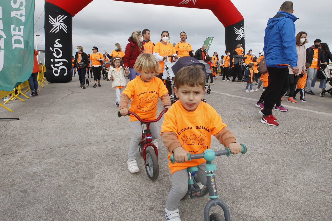 52 concejos de la región se visten de naranja en una carrera colectiva contra el cáncer infantil, organizada por la Asociación Galbán. El objetivo, recaudar fondos para promover la investigación bajo el lema «Una mejor supervivencia es posible». 