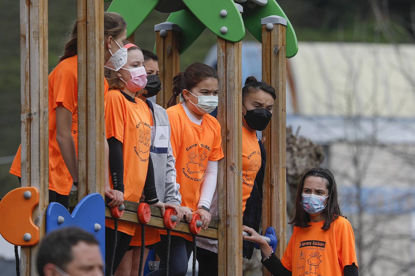 52 concejos de la región se visten de naranja en una carrera colectiva contra el cáncer infantil, organizada por la Asociación Galbán. El objetivo, recaudar fondos para promover la investigación bajo el lema «Una mejor supervivencia es posible». 