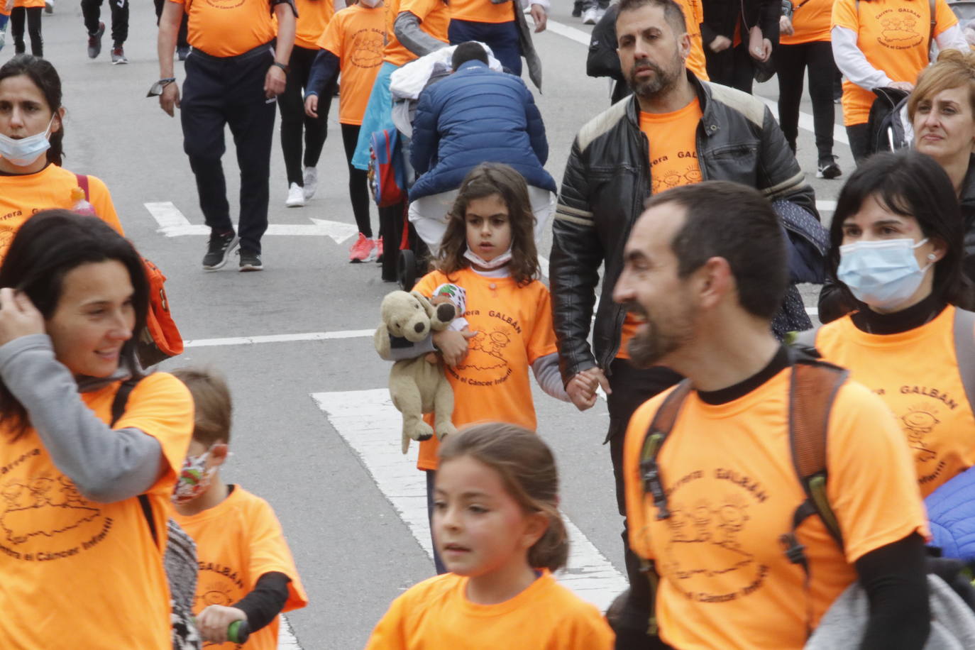 52 concejos de la región se visten de naranja en una carrera colectiva contra el cáncer infantil, organizada por la Asociación Galbán. El objetivo, recaudar fondos para promover la investigación bajo el lema «Una mejor supervivencia es posible». 