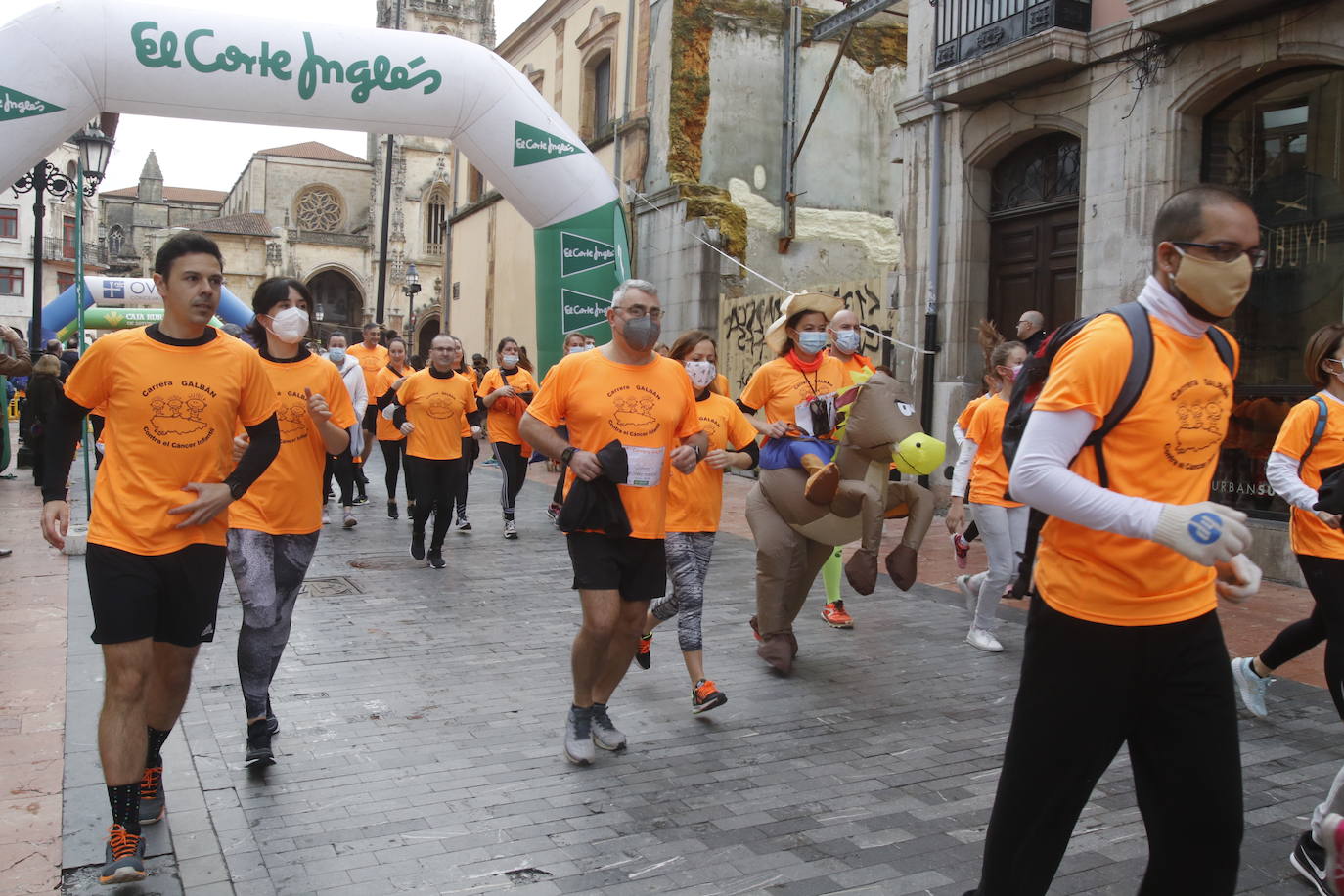 52 concejos de la región se visten de naranja en una carrera colectiva contra el cáncer infantil, organizada por la Asociación Galbán. El objetivo, recaudar fondos para promover la investigación bajo el lema «Una mejor supervivencia es posible». 