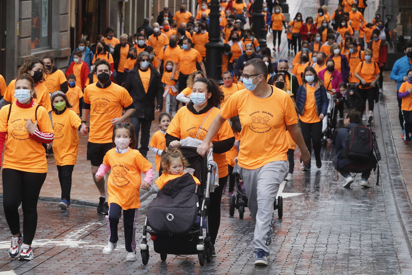 52 concejos de la región se visten de naranja en una carrera colectiva contra el cáncer infantil, organizada por la Asociación Galbán. El objetivo, recaudar fondos para promover la investigación bajo el lema «Una mejor supervivencia es posible». 