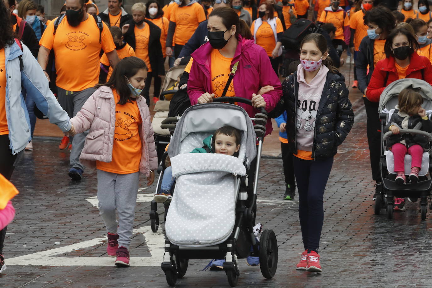 52 concejos de la región se visten de naranja en una carrera colectiva contra el cáncer infantil, organizada por la Asociación Galbán. El objetivo, recaudar fondos para promover la investigación bajo el lema «Una mejor supervivencia es posible». 