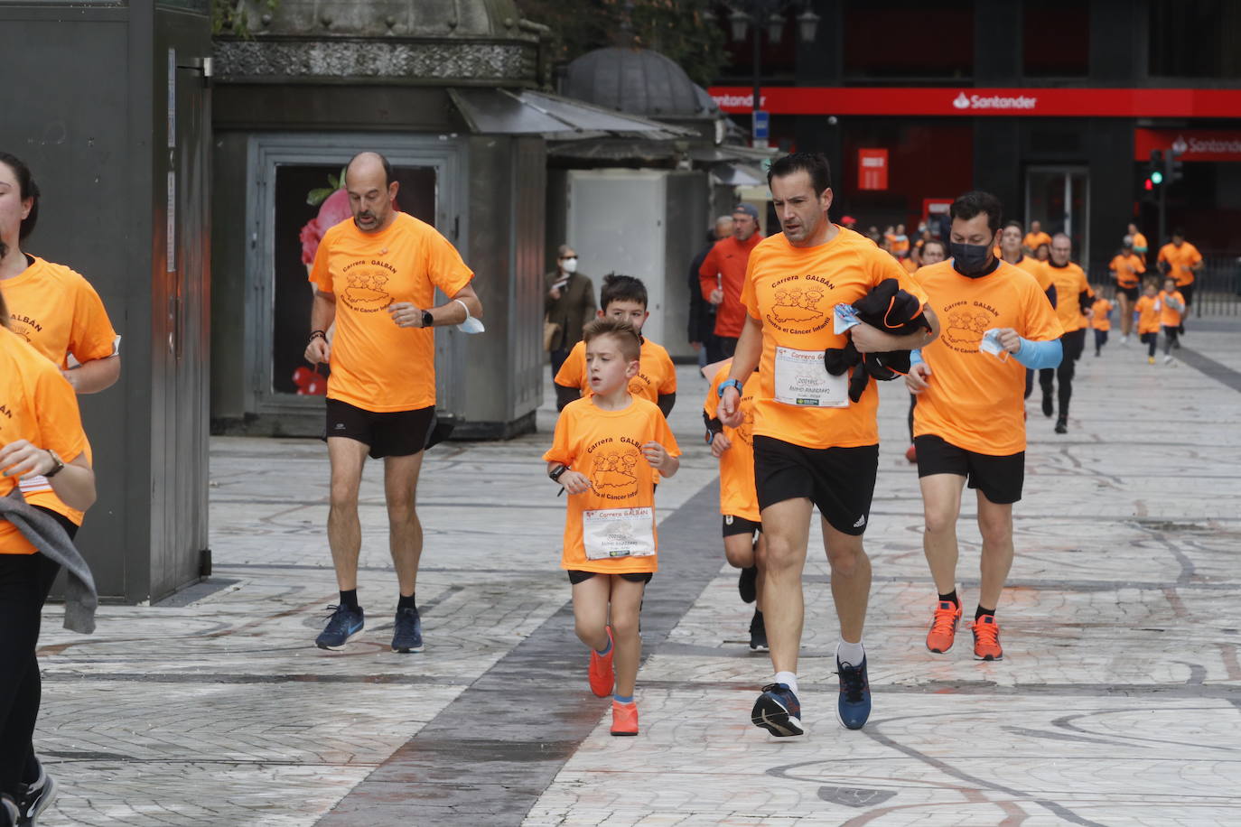 52 concejos de la región se visten de naranja en una carrera colectiva contra el cáncer infantil, organizada por la Asociación Galbán. El objetivo, recaudar fondos para promover la investigación bajo el lema «Una mejor supervivencia es posible». 