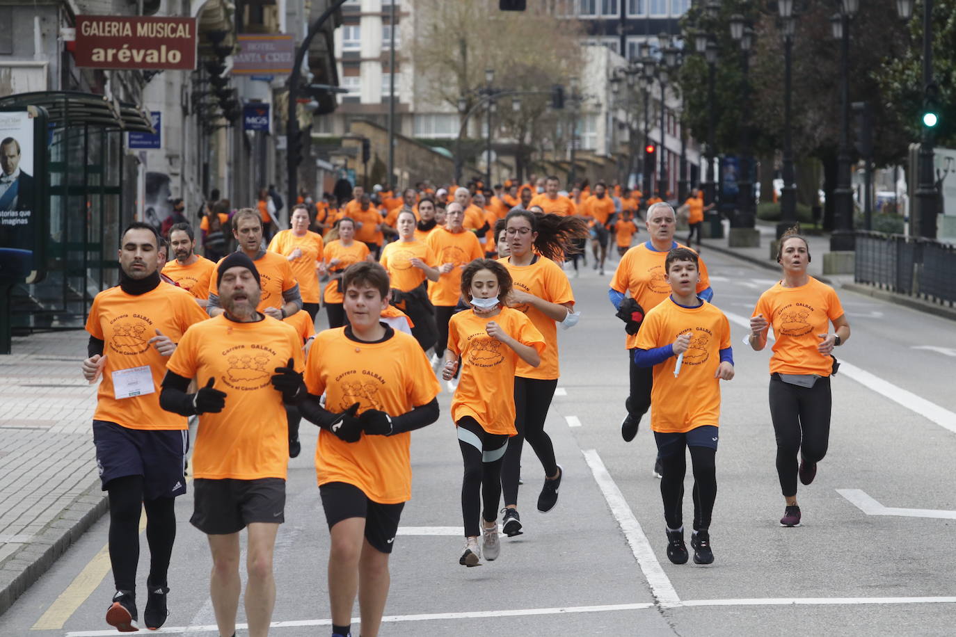 52 concejos de la región se visten de naranja en una carrera colectiva contra el cáncer infantil, organizada por la Asociación Galbán. El objetivo, recaudar fondos para promover la investigación bajo el lema «Una mejor supervivencia es posible». 