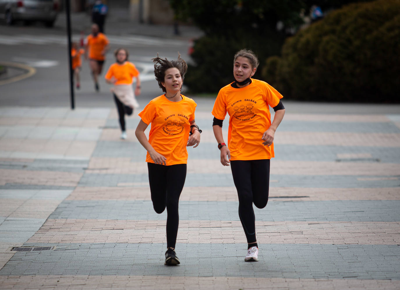 52 concejos de la región se visten de naranja en una carrera colectiva contra el cáncer infantil, organizada por la Asociación Galbán. El objetivo, recaudar fondos para promover la investigación bajo el lema «Una mejor supervivencia es posible». 