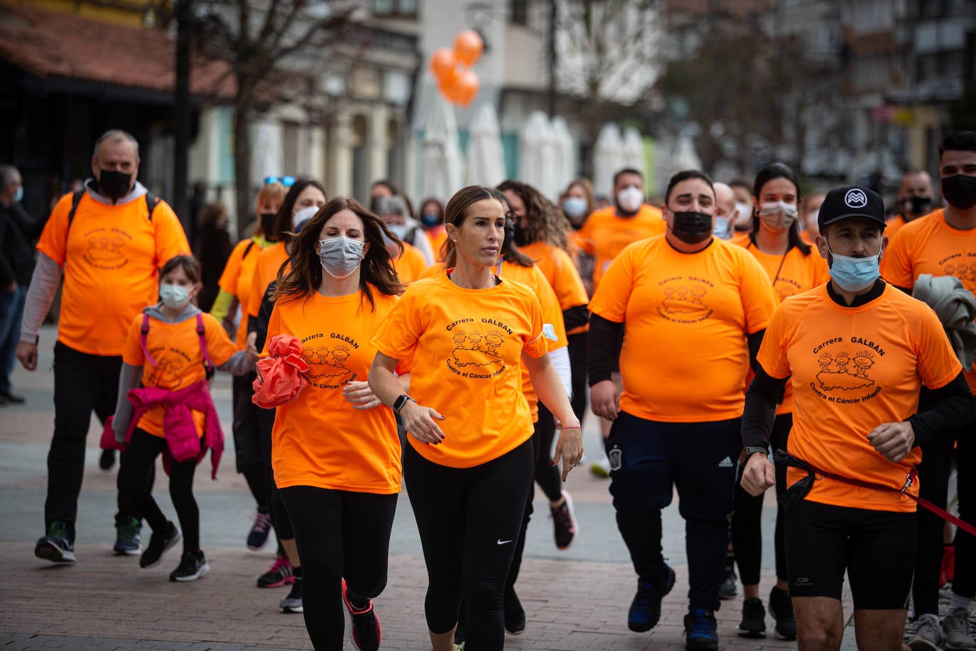 52 concejos de la región se visten de naranja en una carrera colectiva contra el cáncer infantil, organizada por la Asociación Galbán. El objetivo, recaudar fondos para promover la investigación bajo el lema «Una mejor supervivencia es posible». 