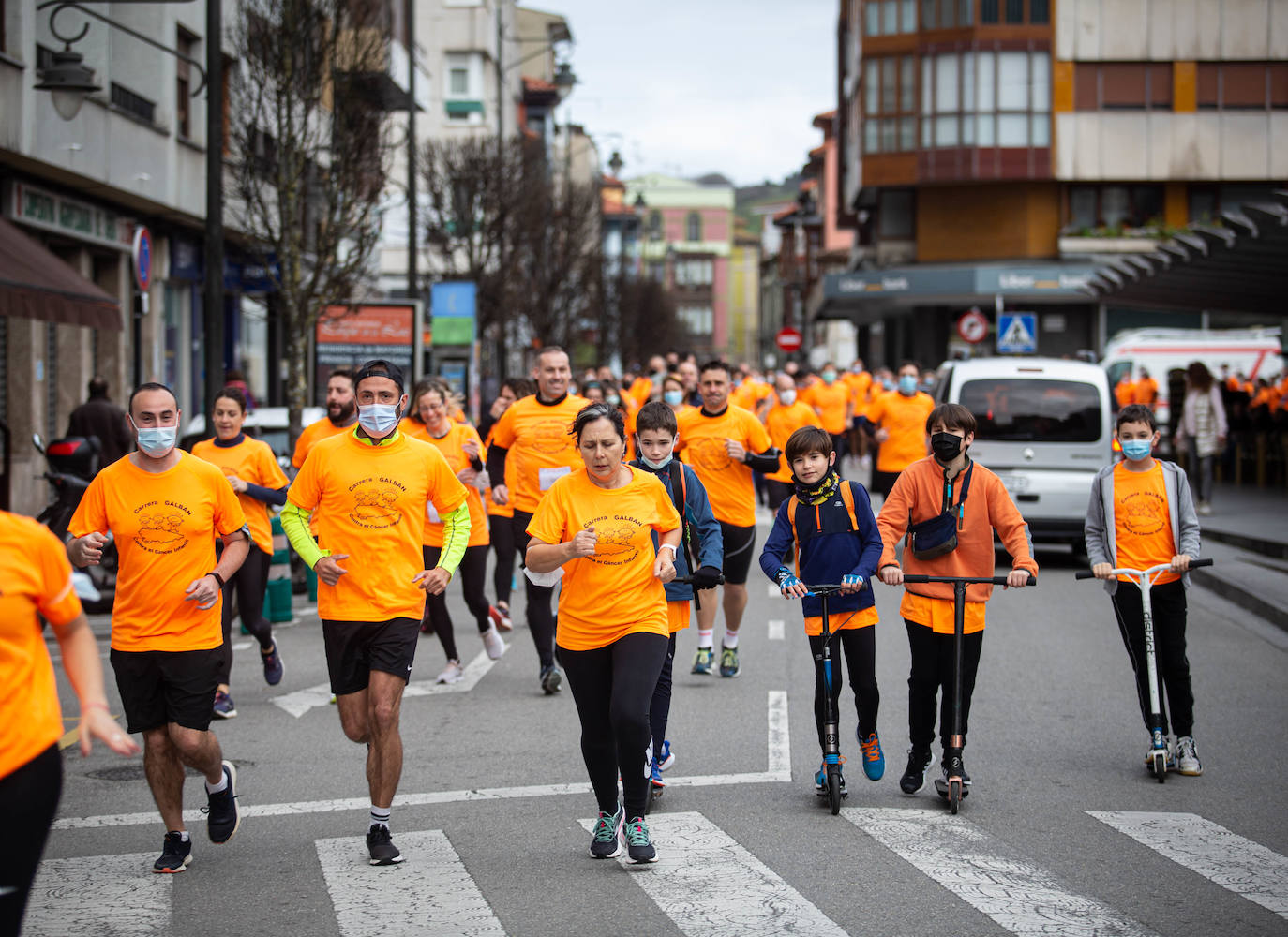 52 concejos de la región se visten de naranja en una carrera colectiva contra el cáncer infantil, organizada por la Asociación Galbán. El objetivo, recaudar fondos para promover la investigación bajo el lema «Una mejor supervivencia es posible». 