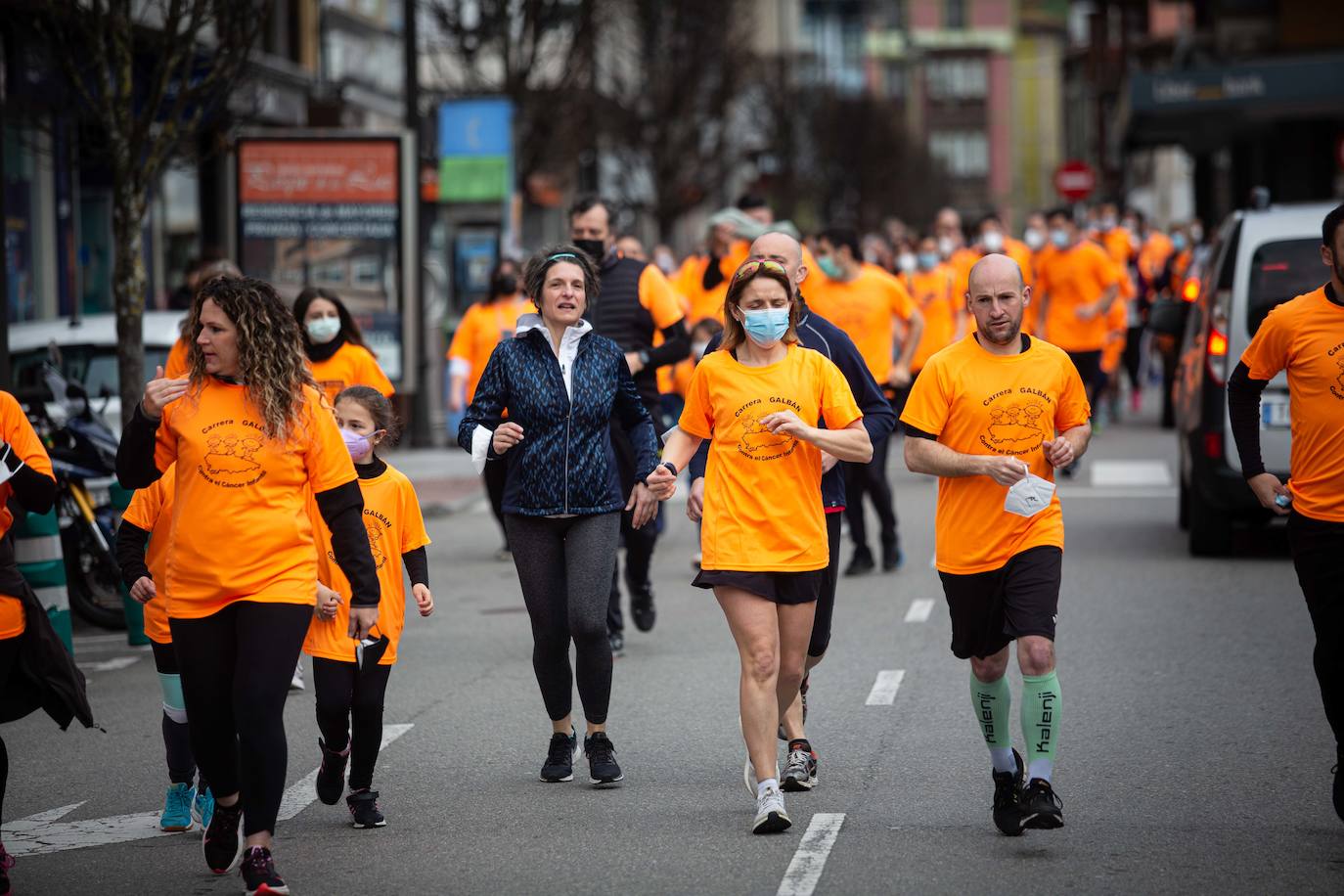 52 concejos de la región se visten de naranja en una carrera colectiva contra el cáncer infantil, organizada por la Asociación Galbán. El objetivo, recaudar fondos para promover la investigación bajo el lema «Una mejor supervivencia es posible». 