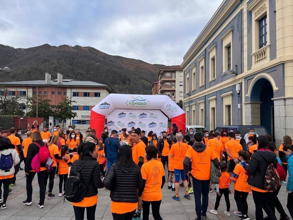 52 concejos de la región se visten de naranja en una carrera colectiva contra el cáncer infantil, organizada por la Asociación Galbán. El objetivo, recaudar fondos para promover la investigación bajo el lema «Una mejor supervivencia es posible». 