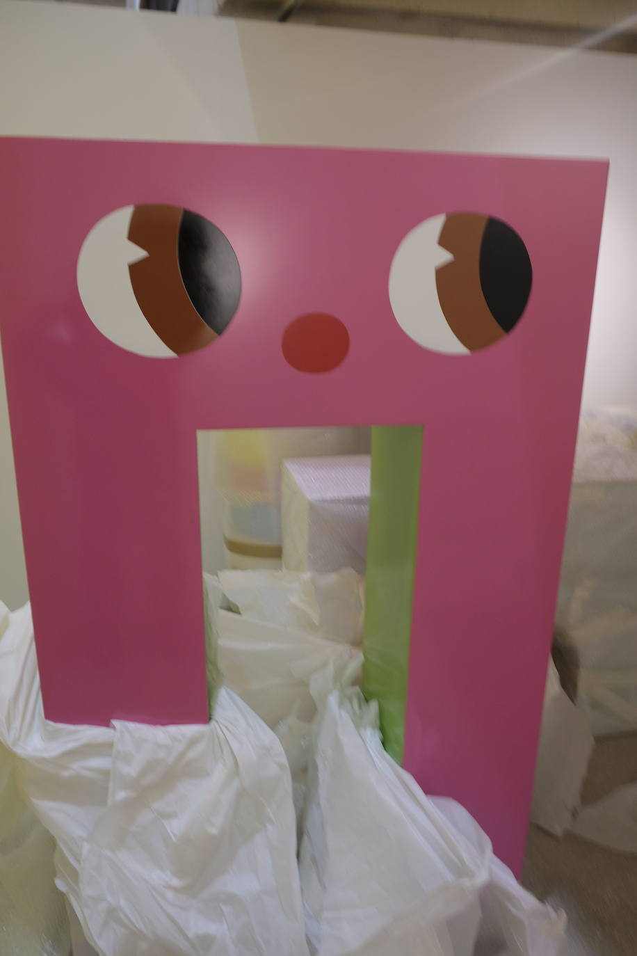 La Feria Internacional de Arte Contemporáneo de Madrid, una de las más importantes del sector, comenzaba este miércoles tras dos años de pandemia. En esta primera jornada han acudido la Galería AMT, Galería Llamazares, Aurora Vigil-Escalera, Irma Álvaraez-Laviada, Avelino SALA, Carolina Compostizo y Fernando Masaveu.