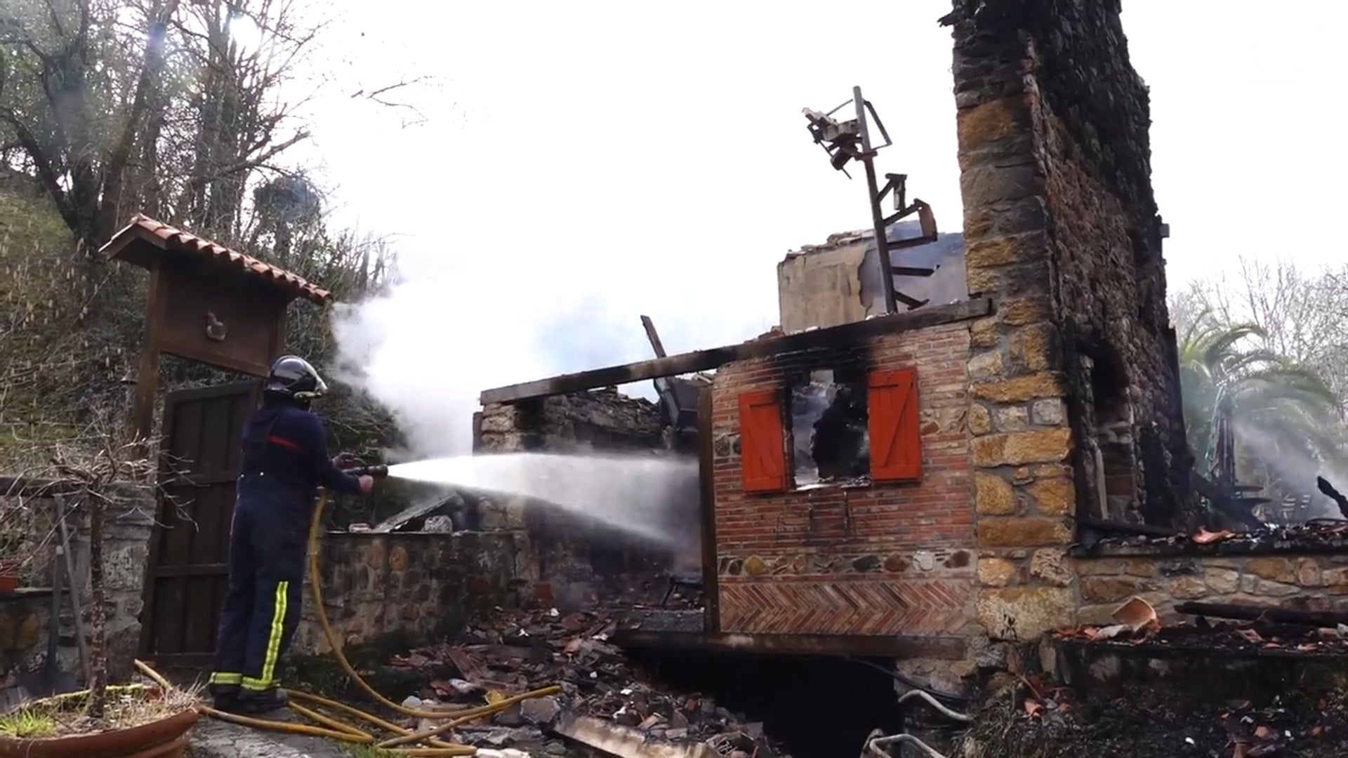 Fallece Una Mujer De 71 Años En El Incendio De Su Casa En Piloña El Comercio Diario De Asturias 0454