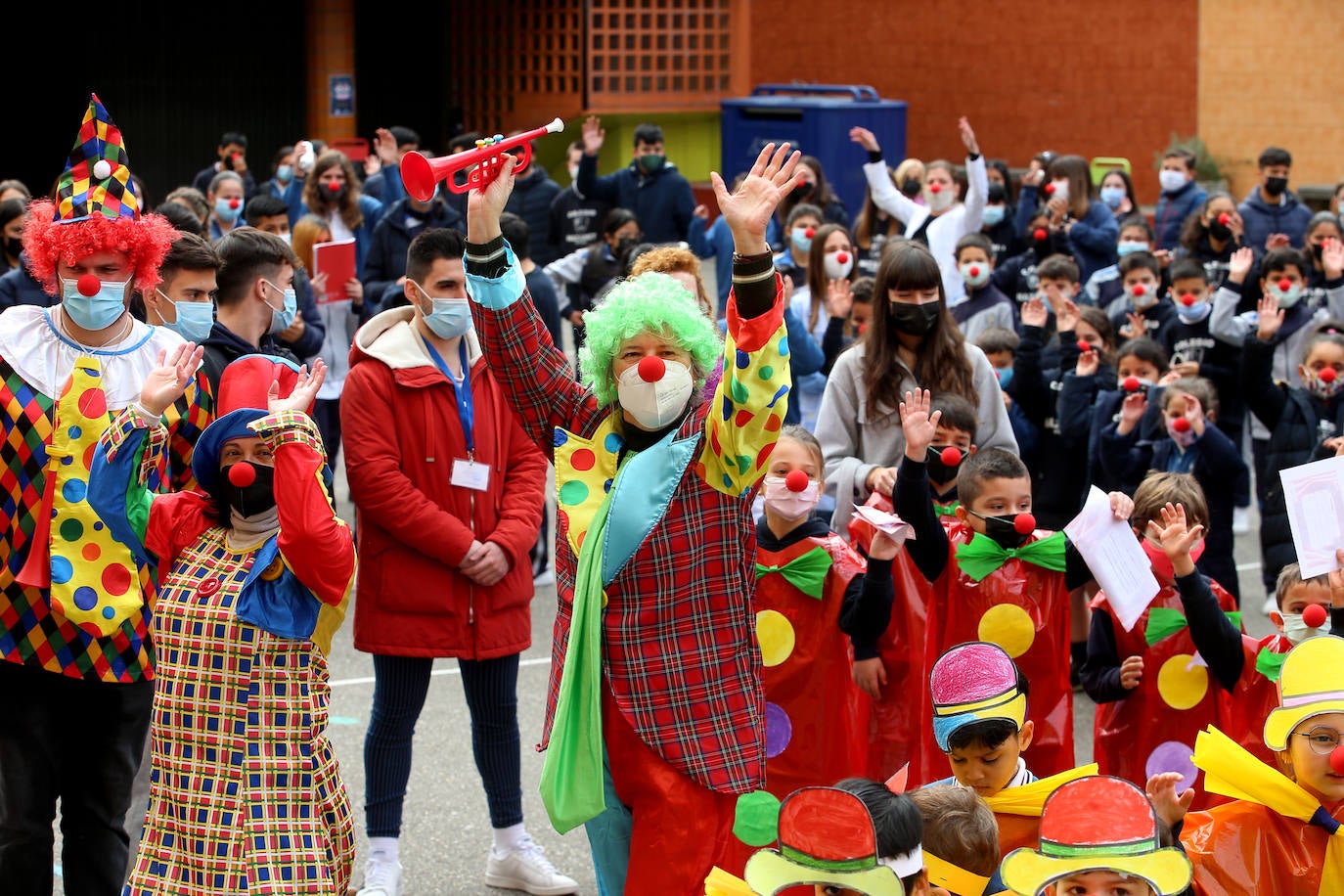 Los centros educativos de Oviedo celebran el Carnaval con los más pequeños en un jueves lleno de fiesta y actividades.