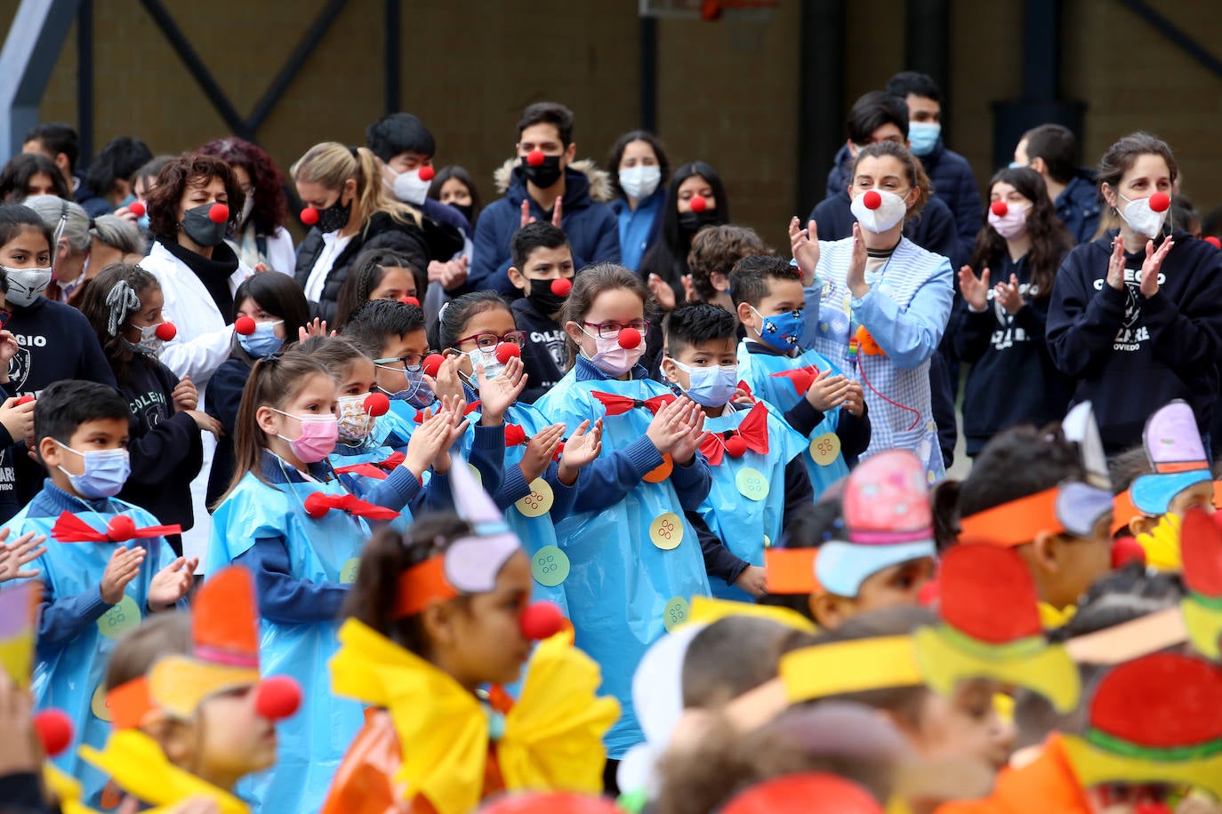 Los centros educativos de Oviedo celebran el Carnaval con los más pequeños en un jueves lleno de fiesta y actividades.