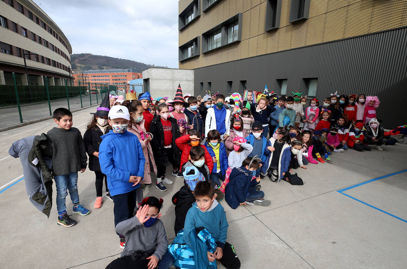 Los centros educativos de Oviedo celebran el Carnaval con los más pequeños en un jueves lleno de fiesta y actividades.