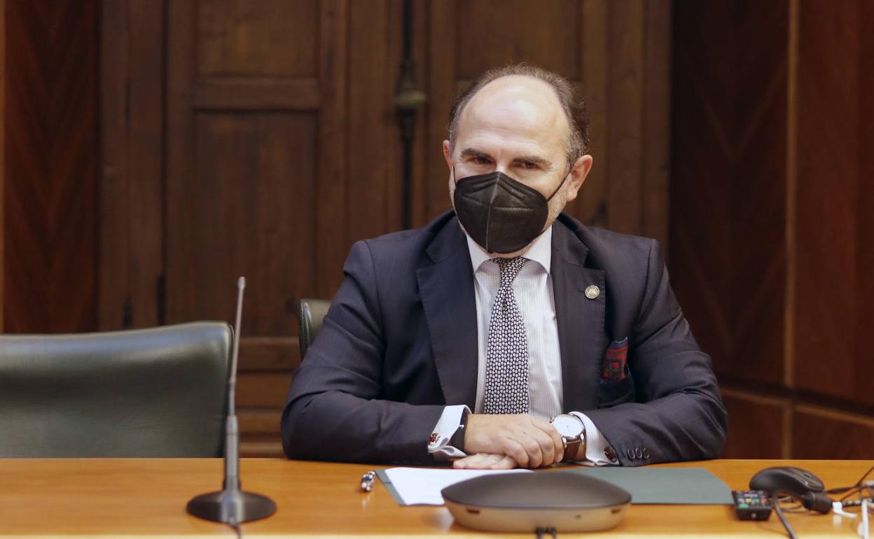 El rector, Ignacio Villaverde.