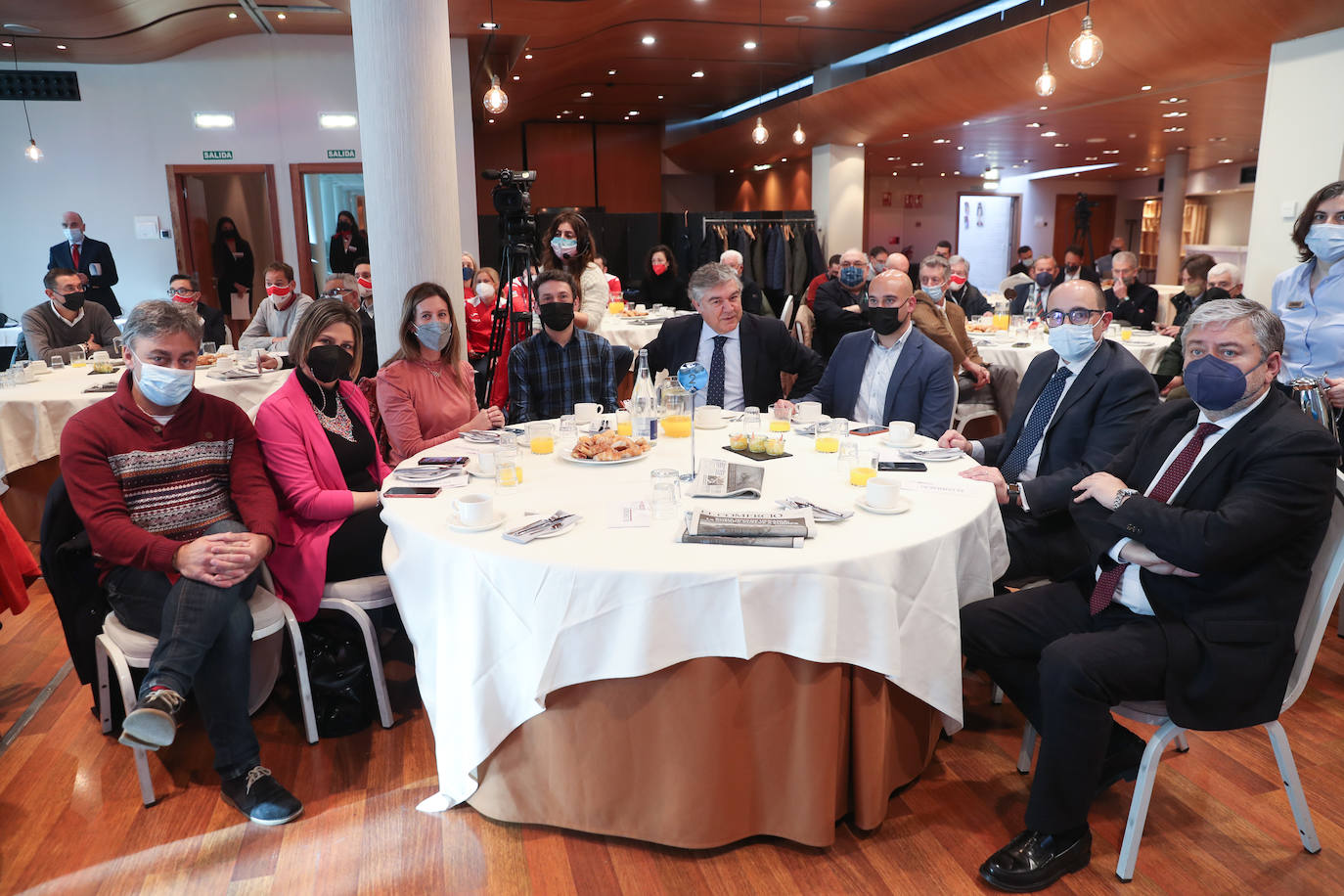 La Jornada «Presente y futuro del deporte», organizada por EL COMERCIO y el Real Grupo de Cultura Covadonga, reunió a dirigentes y gestores deportivos de la ciudad, y contó con la participación del secretario de Estado para el Deporte y presidente del Consejo Superior de Deportes, José Manuel Franco